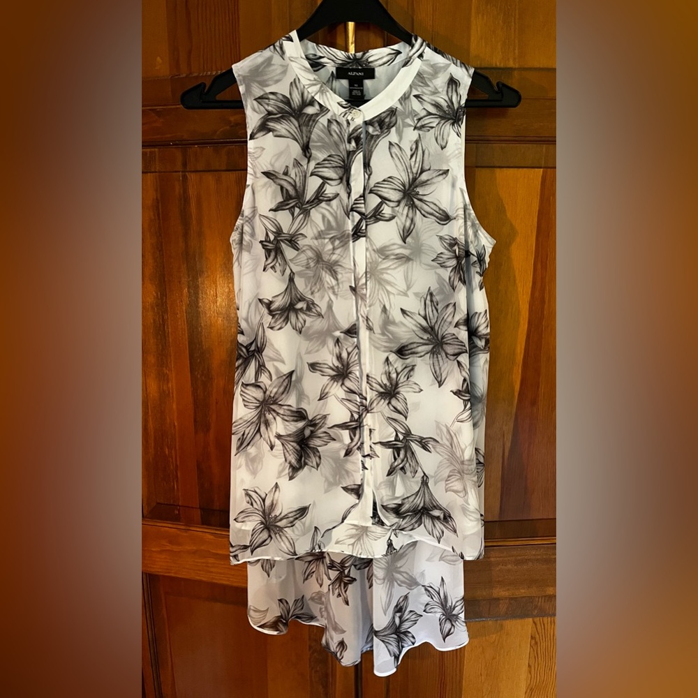 Sleeveless flowy top